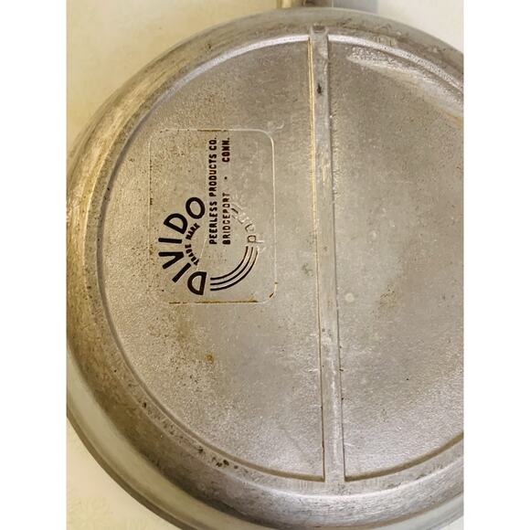 Peerless Products Divido Vintage Cast Aluminum Divided 9” Skillet - Picture 6 of 6